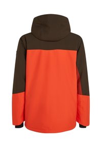 Waterdichte jas met een capuchon, bruin bovenstuk en oranje onderstuk. Inclusief zwarte manchetten en een gladde textuur.