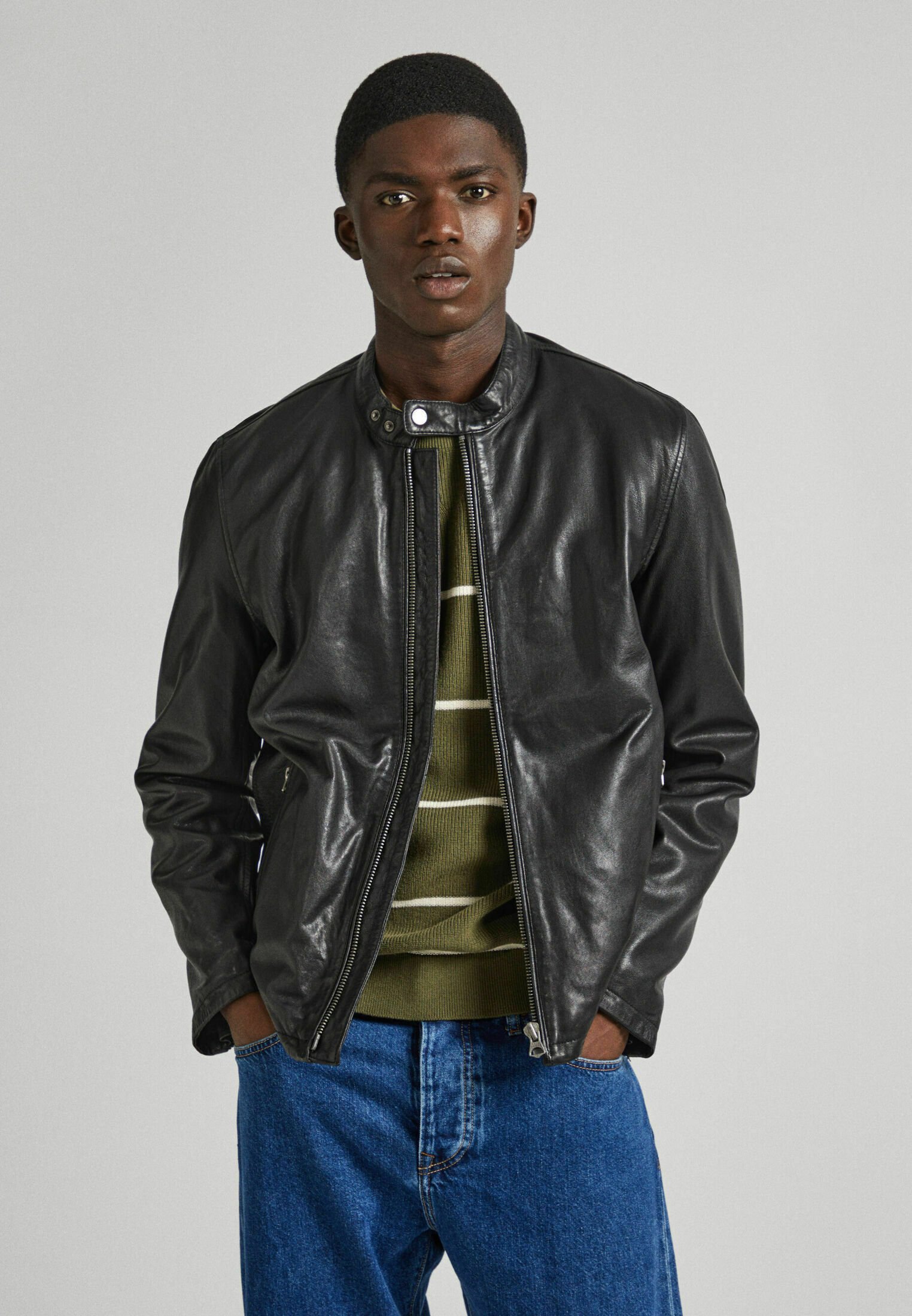 Chaqueta Outfit Marron Y Negro Cuero Pantalon Negro Chaqueta