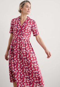 Seasalt Cornwall - CHARLOTTE - Shirt dress - red  parasol floral raspberry Thumbnail Image 1