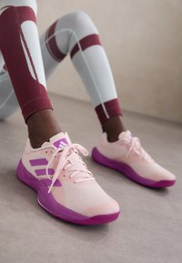 RAPIDMOVE  - Treningssko - sandy pink/purple burst