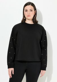 Felpa nera con maniche lunghe, caratterizzata da borchie decorative argentate lungo le maniche. Realizzata in tessuto morbido con scollatura rotonda.