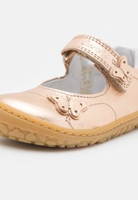 Lurchi NEILA BAREFOOT - Balerinke s paščkom - gold