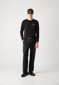Tommy Hilfiger STACK TEE - Maglietta a manica lunga - black
