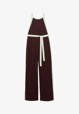 Completo senza maniche di colore marrone scuro con gambe ampie, rifiniture bianche lungo i bordi e una cintura in vita bianca.