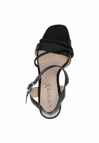 Sandal cu toc înalt, negru, având curele din patent lucios, finisaj texturat și cataramă ajustabilă la gleznă. Design elegant cu vârf pătrat.