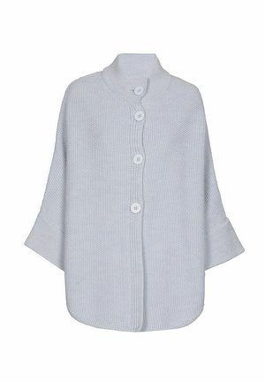 Lichtgrijze gebreide cardigan met een hoge kraag, drie grote knopen aan de voorkant en brede mouwen. Zachte textuur en regular-fit ontwerp.