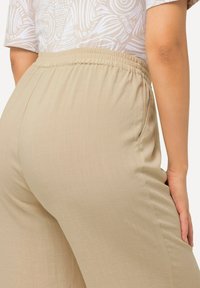 Ulla Popken WIDE ELASTIC WAIST - Short - dark putty