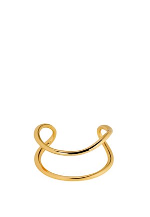 Bague ouverte dorée minimaliste avec deux bandes intersectantes formant un design en boucle, sur fond blanc.