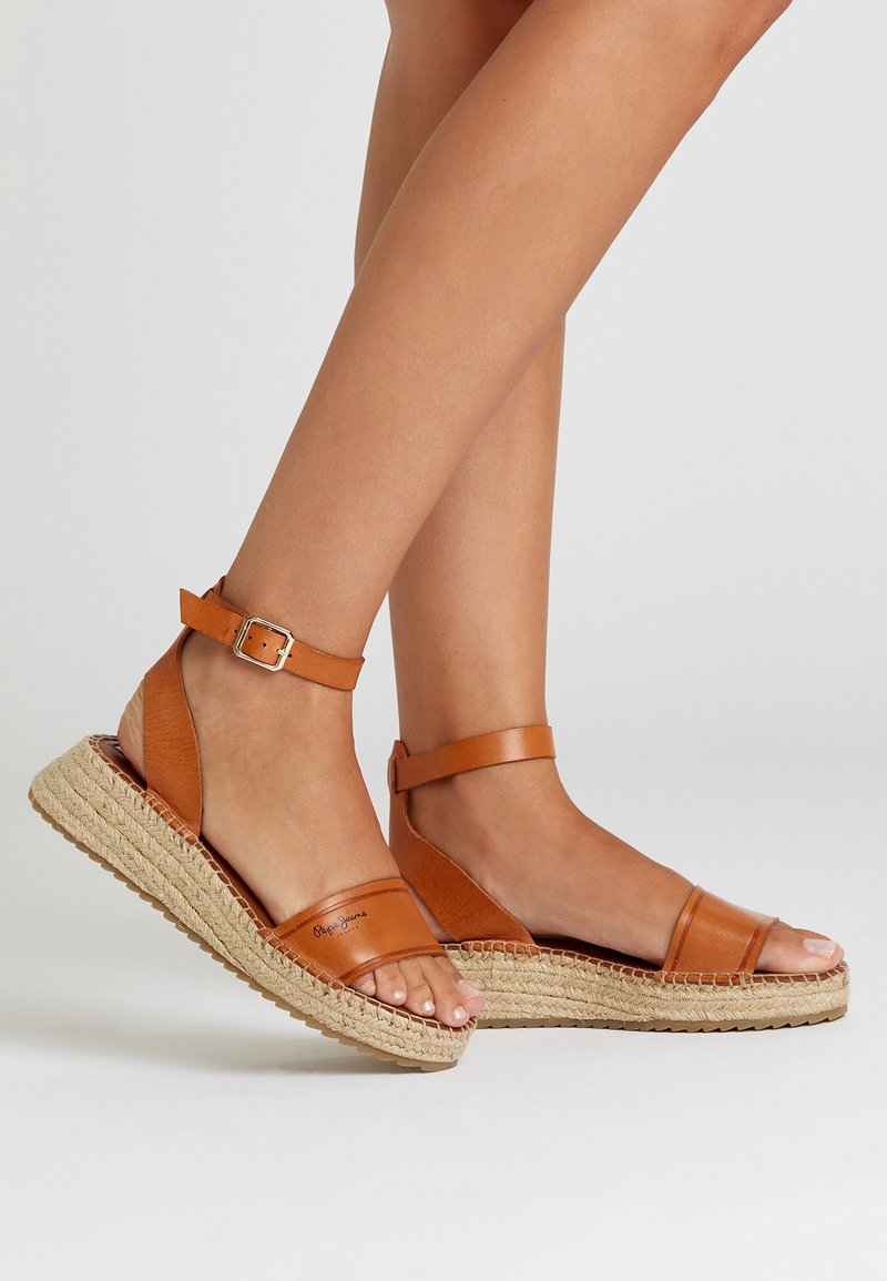 espadrille camel