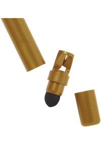Gullmarker med en teksturert metallkropp, et avtakbart lokk og en svart skumspiss for presis påføring, vist med lokket delvis løsnet.