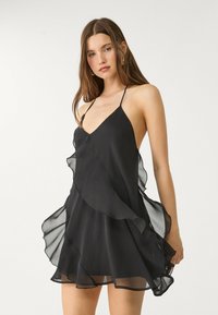 Stradivarius FLOWING RUFFLED  - Robe de jour - black