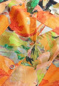 Valitud, bright orange fruit print