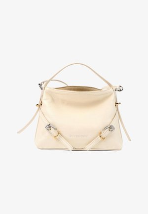 Petit sac à main en cuir crème avec poignée supérieure, deux brides décoratives avec boucles métalliques et logo Givenchy sur le devant.