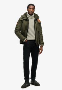Superdry & Co MOUNTAIN khaki