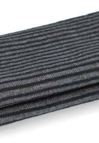 Szaro-granatowy materiał dzianinowy w prążki, miękka tekstura, starannie złożony, z widocznym prążkowaniem i lekkim połyskiem włókien.