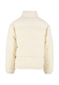 Kremfarget boblejakke med høy krage, med en myk, teksturert fleece-kropp og glatt overdel. Designet med en boxy passform.