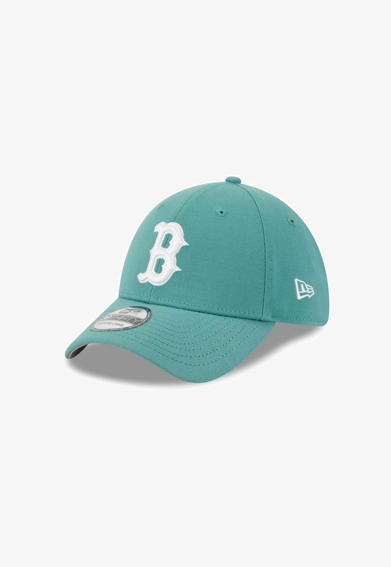 Casquette de baseball teal avec un logo "B" brodé en blanc à l'avant et un petit logo de la marque en blanc sur le côté, visière courbée et autocollant de taille sur la visière.