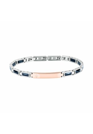 Bracciale a maglie in argento e oro rosa con inserti rettangolari blu scuro e una piastra centrale in oro rosa incisa con un simbolo a tridente.