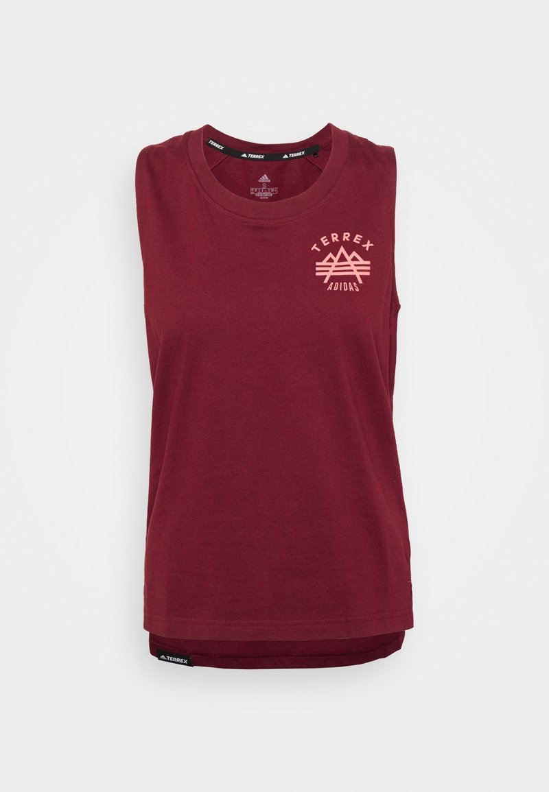 Débardeur Adidas Terrex bordeaux avec col rond et logo représentant des montagnes et des rayures sur le côté gauche supérieur de la poitrine.
