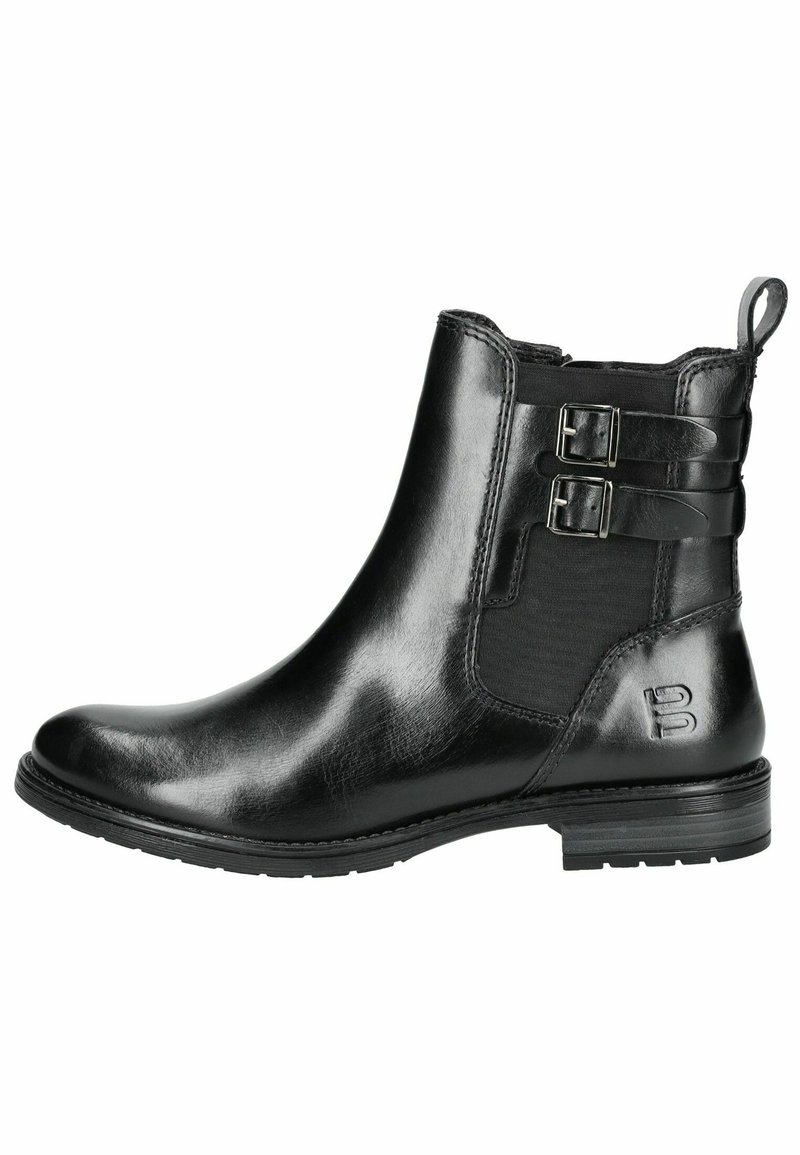 Botas de tobillo de cuero negro con dos hebillas plateadas, lados elásticos, ligero brillo y un acabado texturizado. Suela de goma plana para mayor agarre.