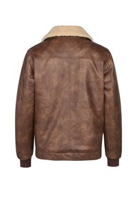Chaqueta de cuero sintético marrón con cuello de borreguillo beige y puños acanalados, mostrada desde la parte posterior sobre un fondo blanco.