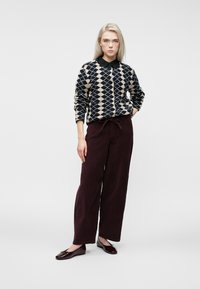 ONLY ONLGIANNA GLOBAL BELT - Püksid - winetasting