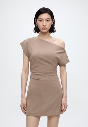 Forever New DANIELLE ASYMMETRICAL MINI DRESS - Koktailové šaty/večierkové šaty - porcini