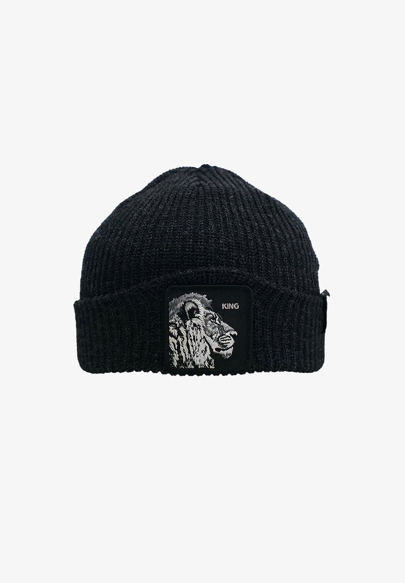 Bonnet tricoté noir avec un graphisme de lion sur une étiquette rectangulaire et le mot "KING" en lettres majuscules. Tissu texturé avec un rebord.