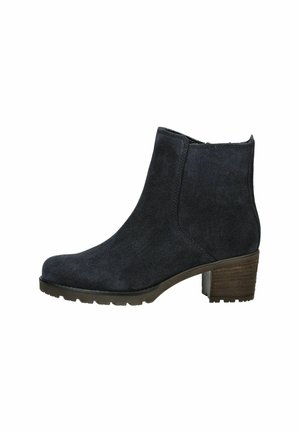 Bottine en daim bleu marine avec un bout arrondi, des panneaux latéraux élastiques et un talon en bois empilé, dotée d'une semelle en caoutchouc texturée.