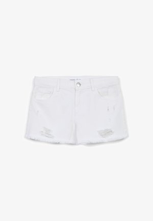 Białe szorty dżinsowe z postrzępionym dołem i przetarciami. Posiadają kieszeń z przodu, centralne zapięcie na guzik oraz standardowy krój pasa.