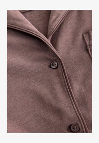 Odabrano, mocha brown