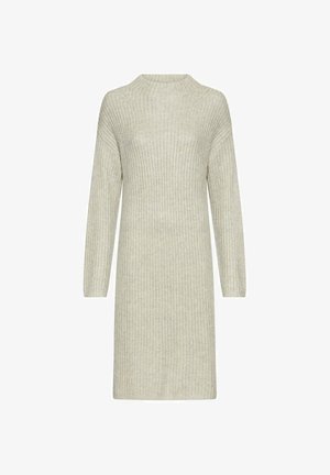 Gebreide jurk in lichtgrijs, met een hoge hals, lange mouwen en een geribbelde structuur, met een rechte snit die boven de knieën valt.