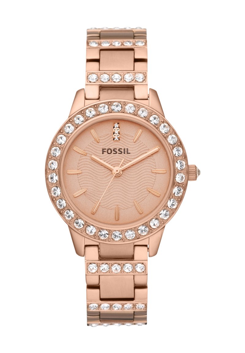 Montre-bracelet en or rose avec un boîtier orné de cristaux, un cadran rose texturé et un bracelet en maillons, affichant un design minimaliste et des index horaires.