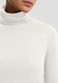 QS LANGARMSHIRT MIT ROLLKRAGEN - Top s dlhým rukávom - ecru