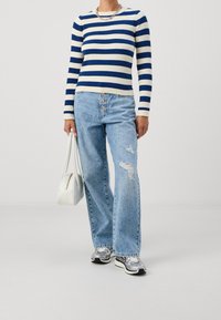 Vero Moda Petite Neule - off-white