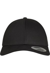 Căciulă de baseball neagră cu o vizieră curbată, fabricată din material textil, având o textură fină și un patch logo circular alb pe lateral.