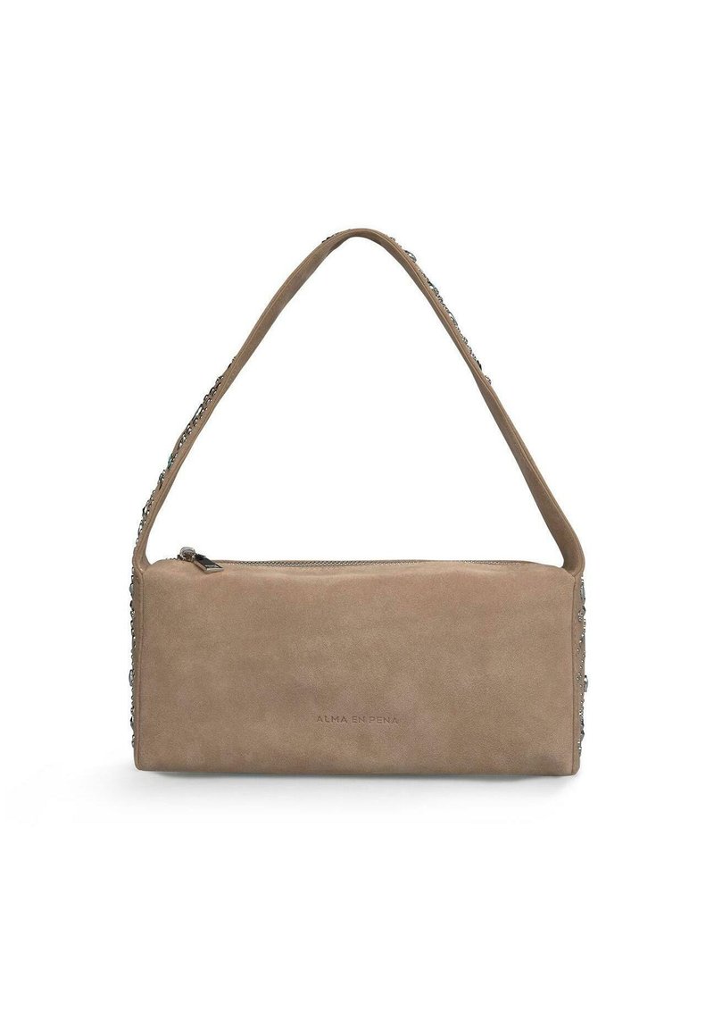 Torebka z jasnobeżowego zamszu z długim paskiem, z zamknięciem na zamek błyskawiczny i dekoracyjnym koralikowym wykończeniem po boku. Gładka faktura i prostokątny kształt.