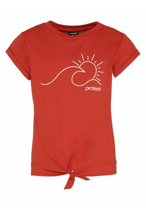 T-shirt à manches courtes couleur rouille avec un nœud à l'avant et un dessin en ligne blanche représentant une vague et un soleil au-dessus du mot protestation.