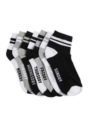 Ensemble de six paires de chaussettes de cheville en noir, blanc et gris, avec des étiquettes de jour imprimées en blanc. Matière en mélange de coton avec des accents rayés.