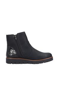 Bottine en cuir noir à fermeture éclair sur le côté, avec un accent texturé noir, un bout arrondi et une semelle en caoutchouc marron. Design robuste avec une finition lisse.