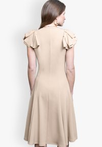 HotSquash FRILL SLEEVE A-LINE - Vapaa-ajan mekko - latte