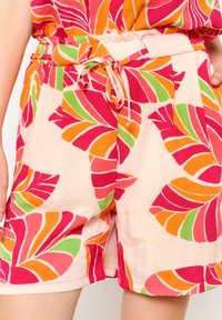 LolaLiza Shorts - fuschia pink