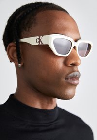 UNISEX - Sunglasses - ivory