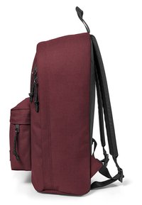 Eastpak OUT OF OFFICE - Sac à dos - crafty wine