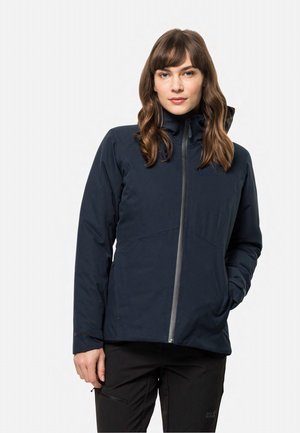 Dunkelblaue wasserdichte Jacke mit einem Front-Reißverschluss, hohem Kragen und Kapuze; glatte Textur und minimales Design. Verfügt über seitliche Taschen mit Reißverschluss.