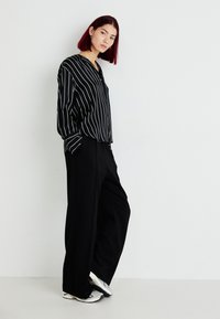 GAP Paitapusero - black