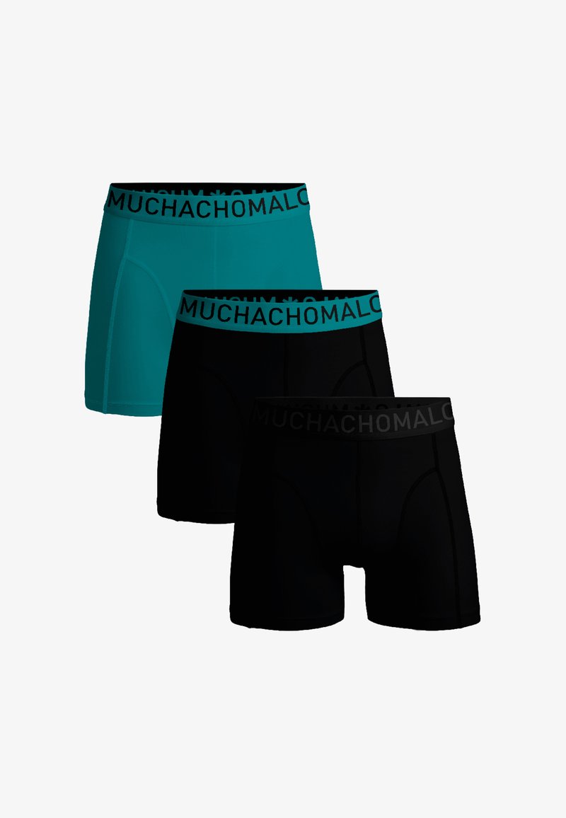 Trois paires de boxers : une turquoise et deux noires, avec une ceinture noire portant le texte "MUCHACHOMALA" et une texture de tissu lisse.