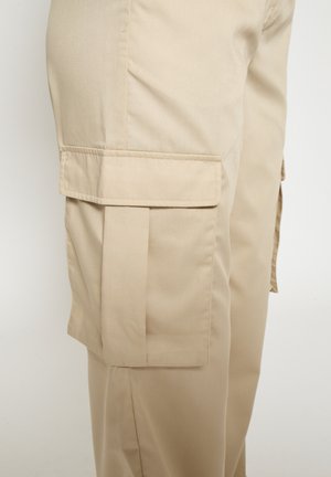 Beežid töörõivapüksid, millel on sile tekstuur, külgmise plaastri tasku ja sirge säärekujundusega. Valmistatud kergest kangast.