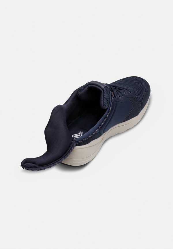 EXCURSION - Trainers - deep sea2