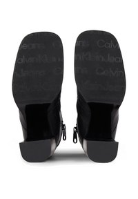 Calvin Klein Jeans Kotníkové boty - black